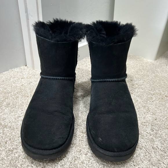 Blacks uggs with bow - Picture 4 of 9